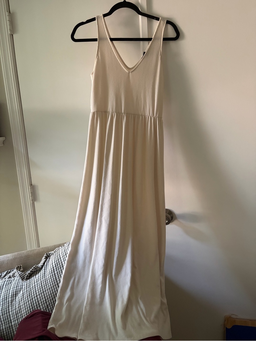 Forever 21 White Ribbed V-Neck Maxi Dress